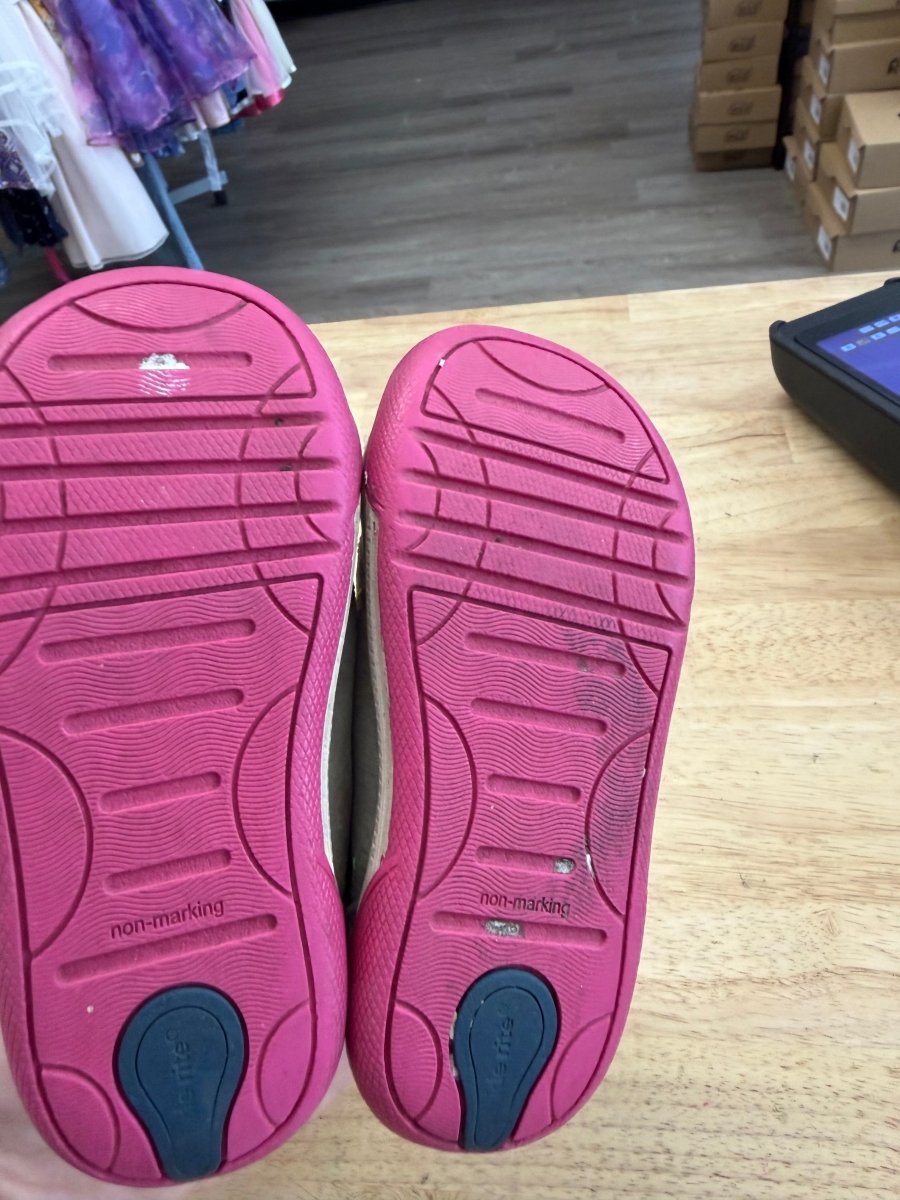 Stride Rite Non - Marking Sneakers – One Size | Fuchsia and Grey - Nest and Sprout - Consignment