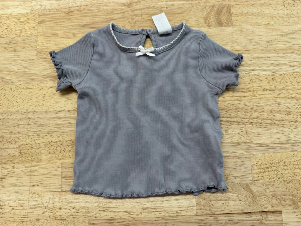 H&M Ribbed Ruffle Lettuce Hem Shirt – 4–5M | Light Grey