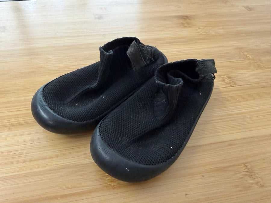 Jan & Jul High-Top Knit Shoes – EU 24 (US 8) | Black | Play - Nest and Sprout-Consignment