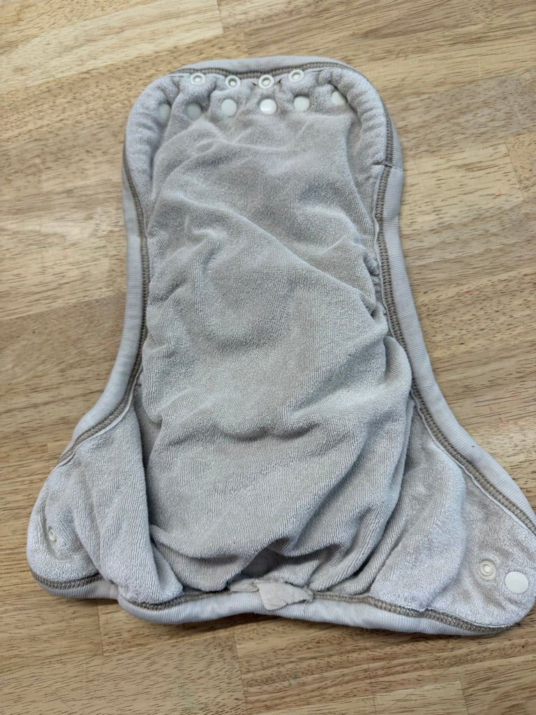 Motherease One - Size Organic Fitted Diaper – One Size | Made in Canada | Play - Nest and Sprout - Consignment