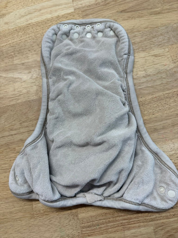 Motherease One - Size Organic Fitted Diaper – One Size | Made in Canada | Play - Nest and Sprout - Consignment