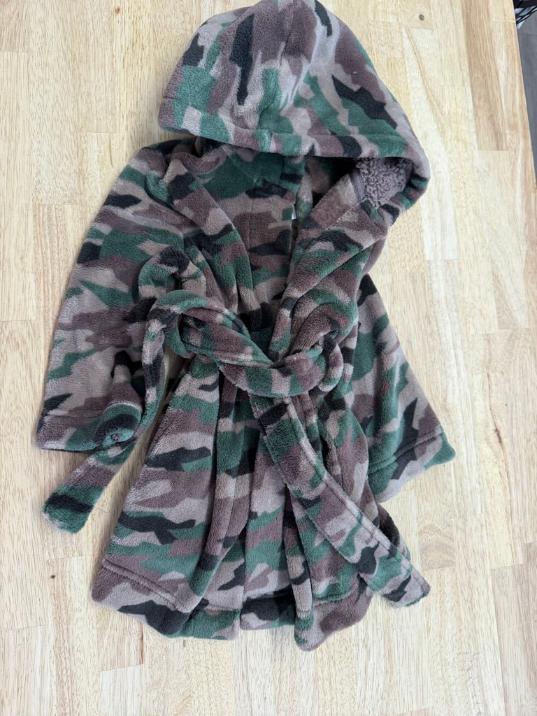 Pekkle Camo Fleece Robe with Hood – 2/3 - Nest and Sprout-Consignment