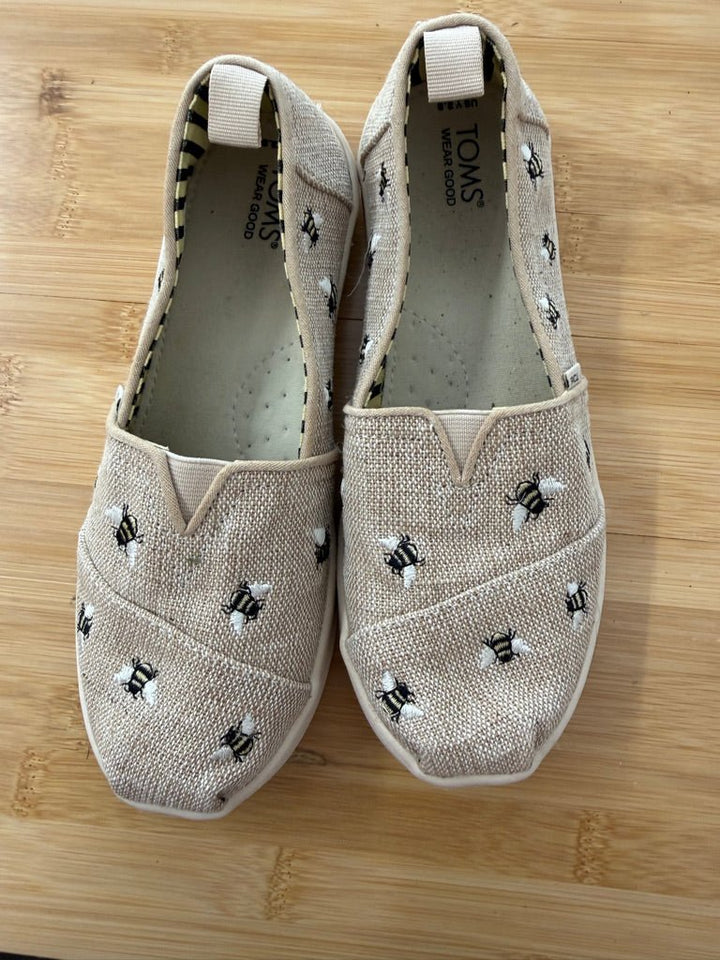 TOMS Canvas Shoes – Youth 3.5 | Bee Print - Nest and Sprout-Consignment