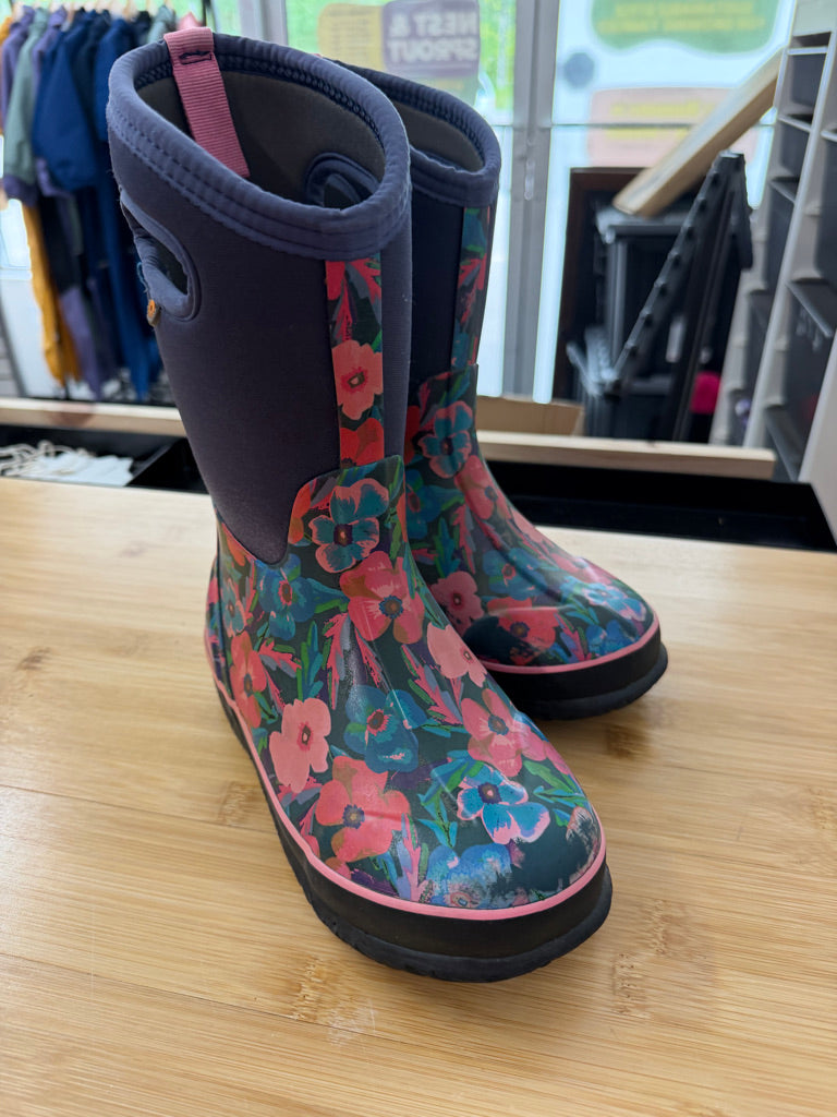 Bogs Classic Pansies Insulated Rain Boots – Youth 3 (EU 35) | Play