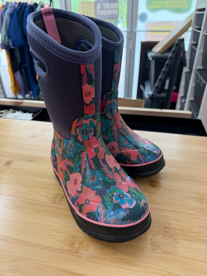 Bogs Classic Pansies Insulated Rain Boots – Youth 3 (EU 35) | Play