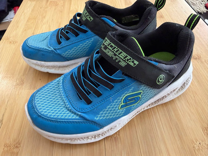 Skechers Light-Up Shoes – Youth 5 | Blue | Play - Nest and Sprout-Consignment