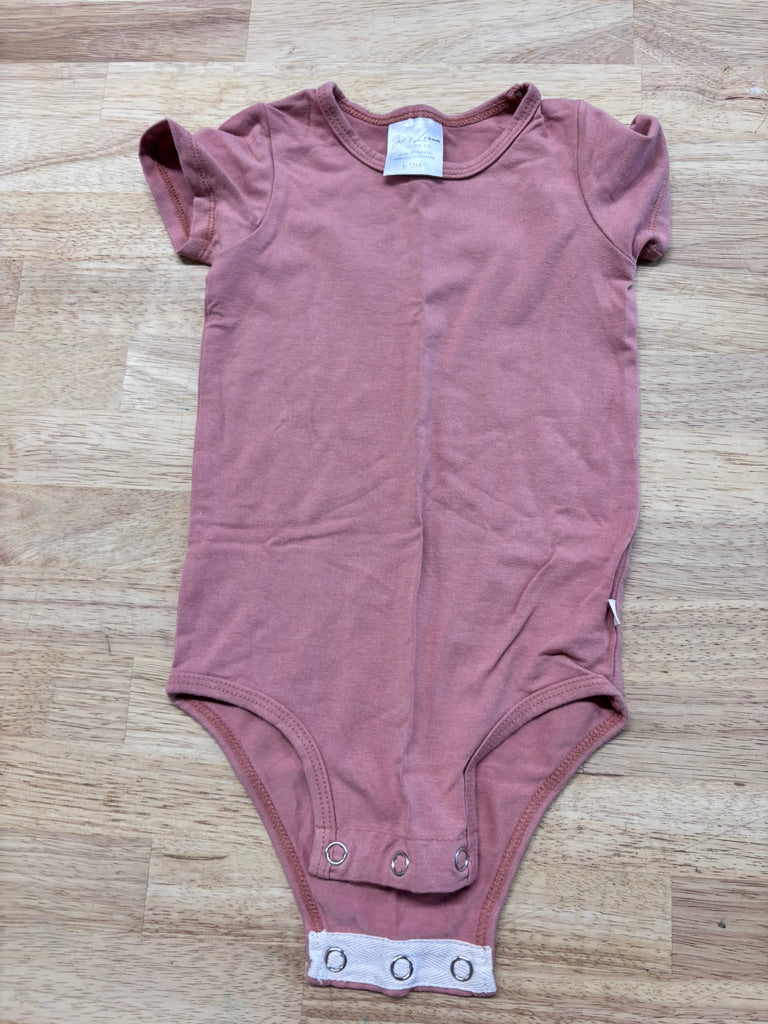 Jax & Lennon Peach SS Bodysuit 6–12M
