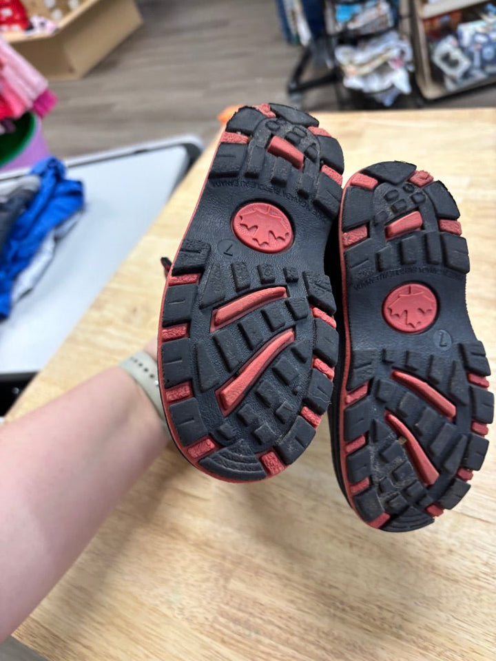 Sean 16 Waterproof Winter Boots – Black/Red | Size 7 - Nest and Sprout-Consignment