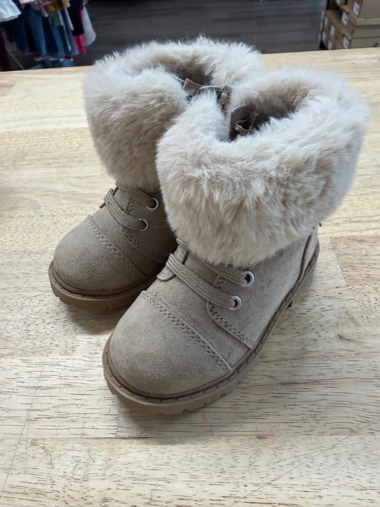 Old Navy Faux Fur Boots – 5 | Light Beige - Nest and Sprout - Consignment