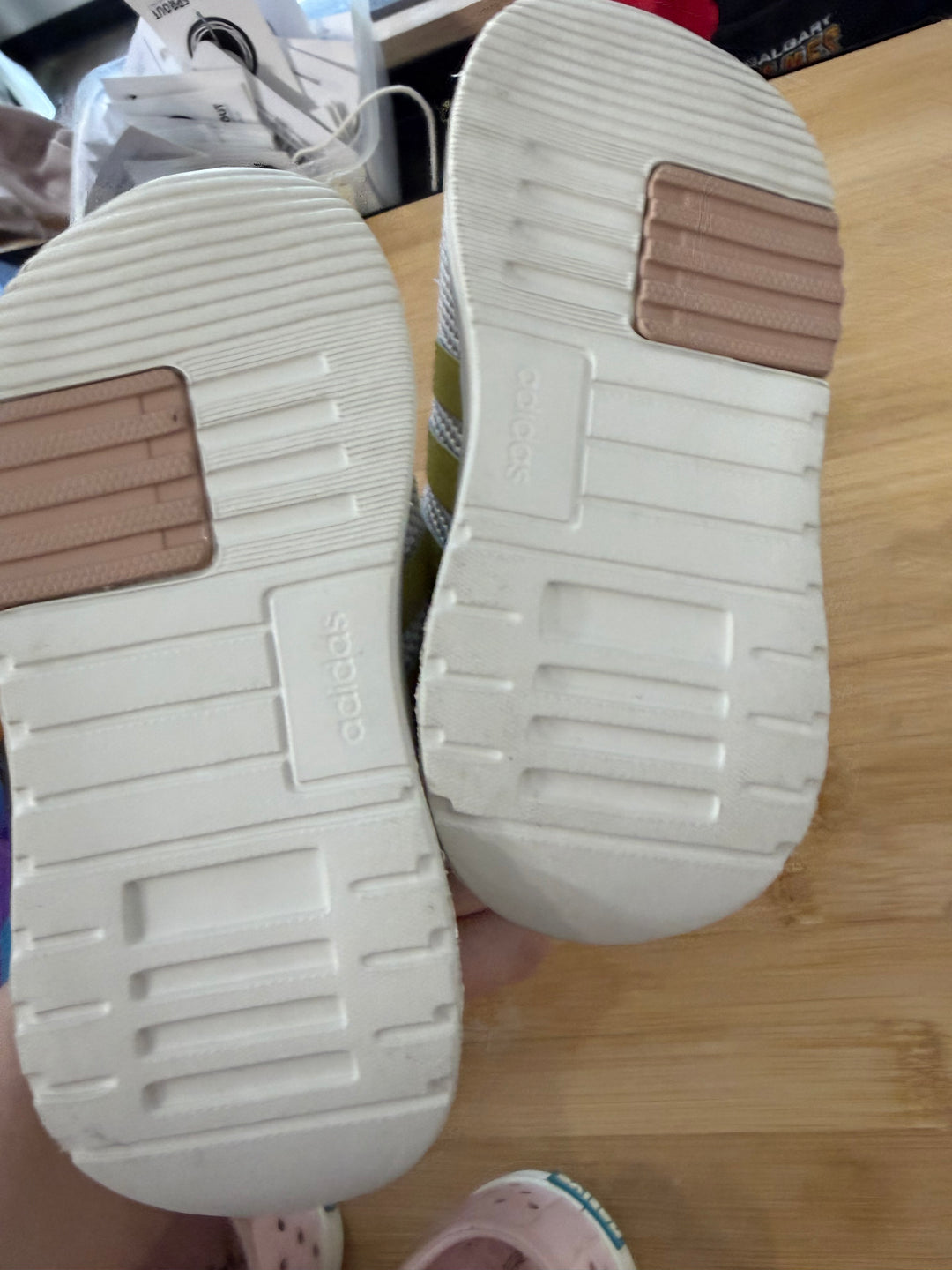 Adidas Cream Gold Stripe Sneaker – 7 | Excellent