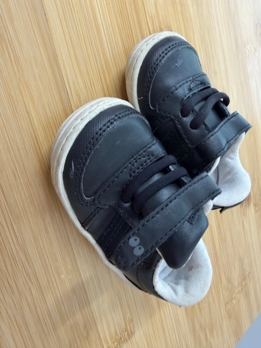 Surprize by Stride Rite Early Walker Sneaker – 3 | Black Soft Style - Nest and Sprout-Consignment