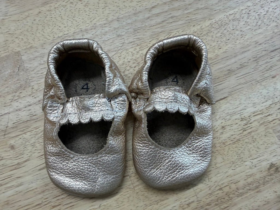 Minimoc Moccasin – 4 | Gold - Nest and Sprout-Consignment