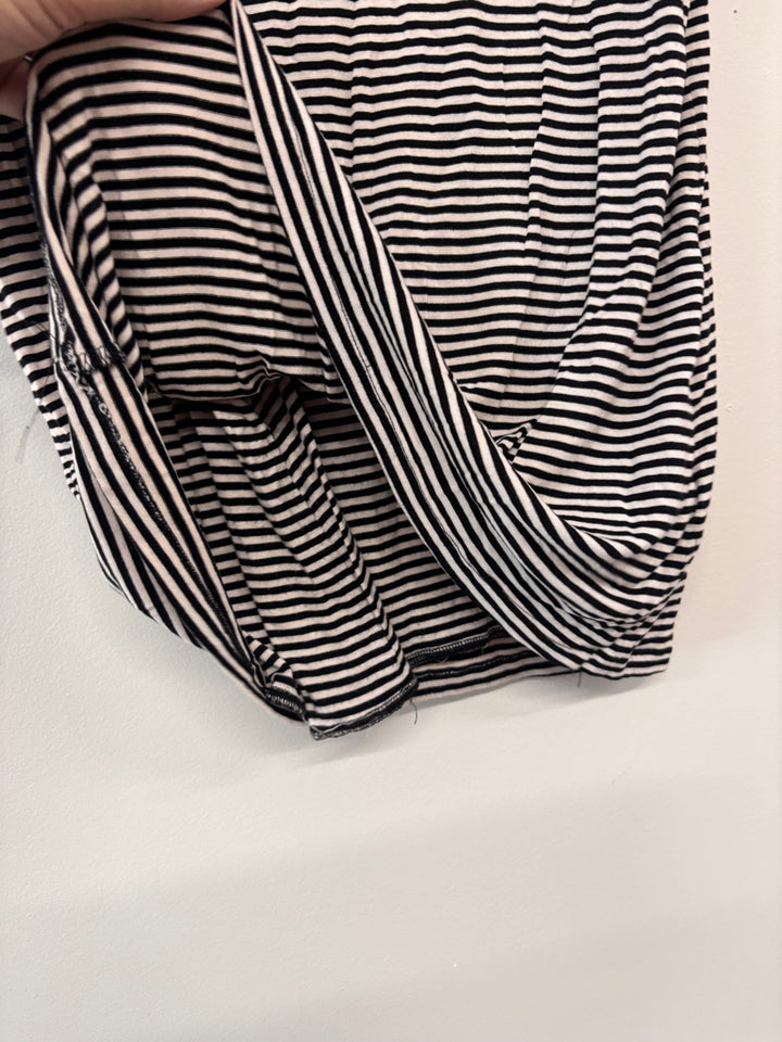 H&M Maternity Nursing Top – Size M (Stripe & Heart)