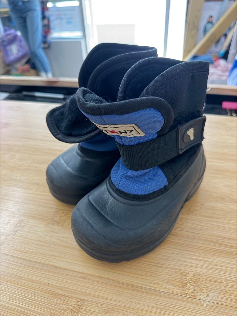 Stonz Winter Boots – 8 | Blue and Black | Velcro Adjustment - Nest and Sprout-Consignment
