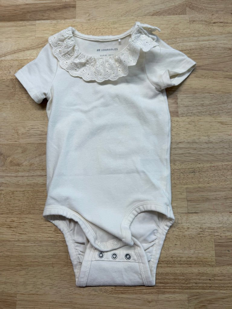 H&M Bodysuit – 12M | Cream Ruffled Collar Short Sleeve - Nest and Sprout - Consignment