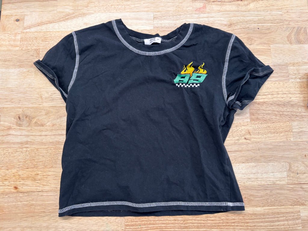 Ardene Small Black Crop Top – “89” Graphic - Nest and Sprout - Consignment