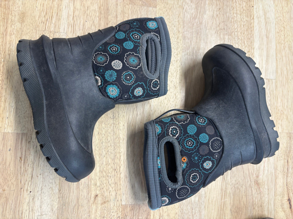 Bogs Neoprene Rain Boots – Blue Floral / Black | Size 7