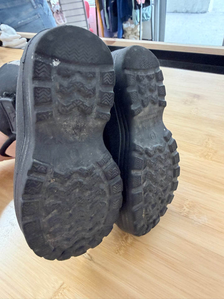 Stonz Winter Boots – 9 | Play