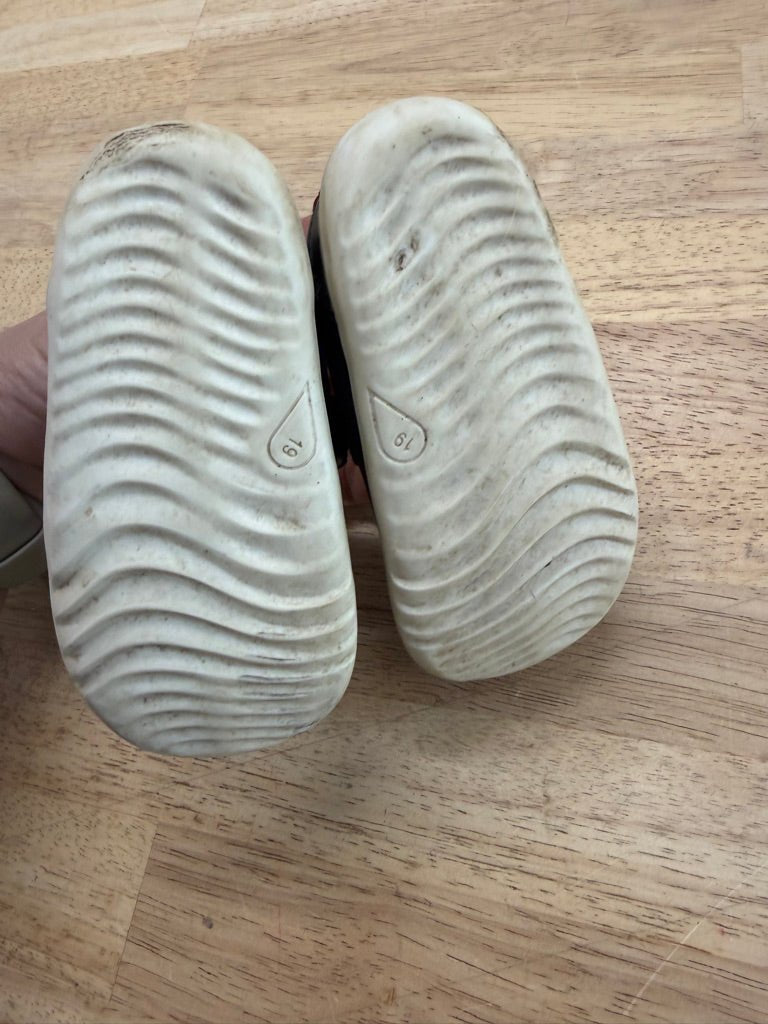 Bobux First Steps Shoes – Size 19 | Navy Velcro - Nest and Sprout - Consignment