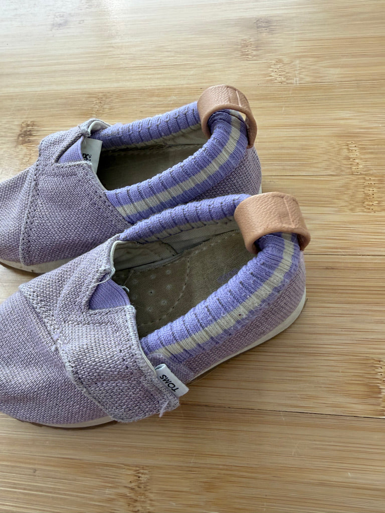 Toms Canvas Velcro Shoe – 6 | Purple
