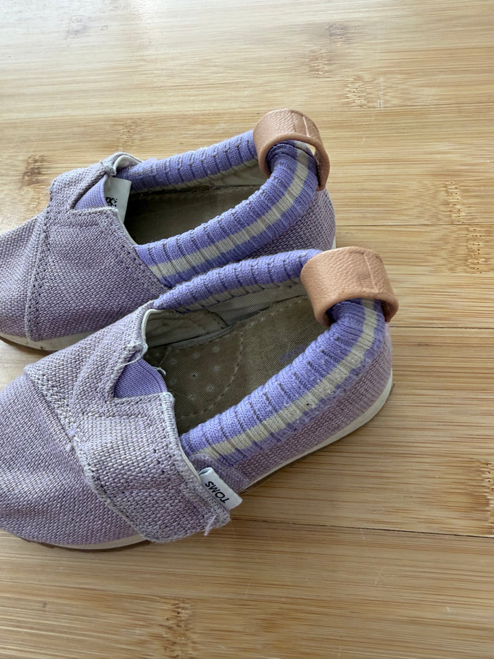 Toms Canvas Velcro Shoe – 6 | Purple