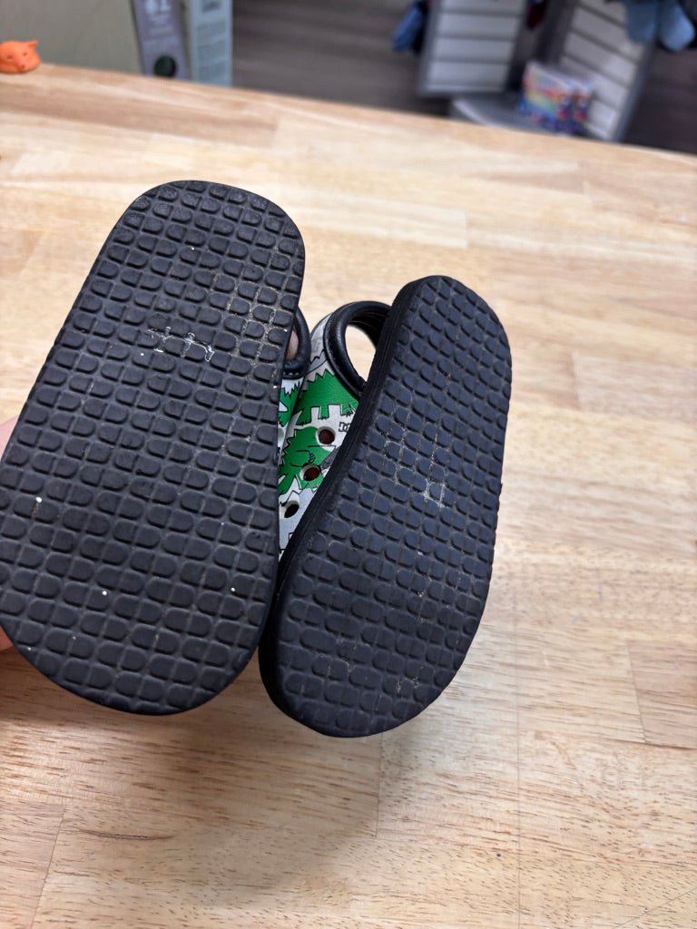 DC Sandals – 15cm Alligator Print - Nest and Sprout - Consignment