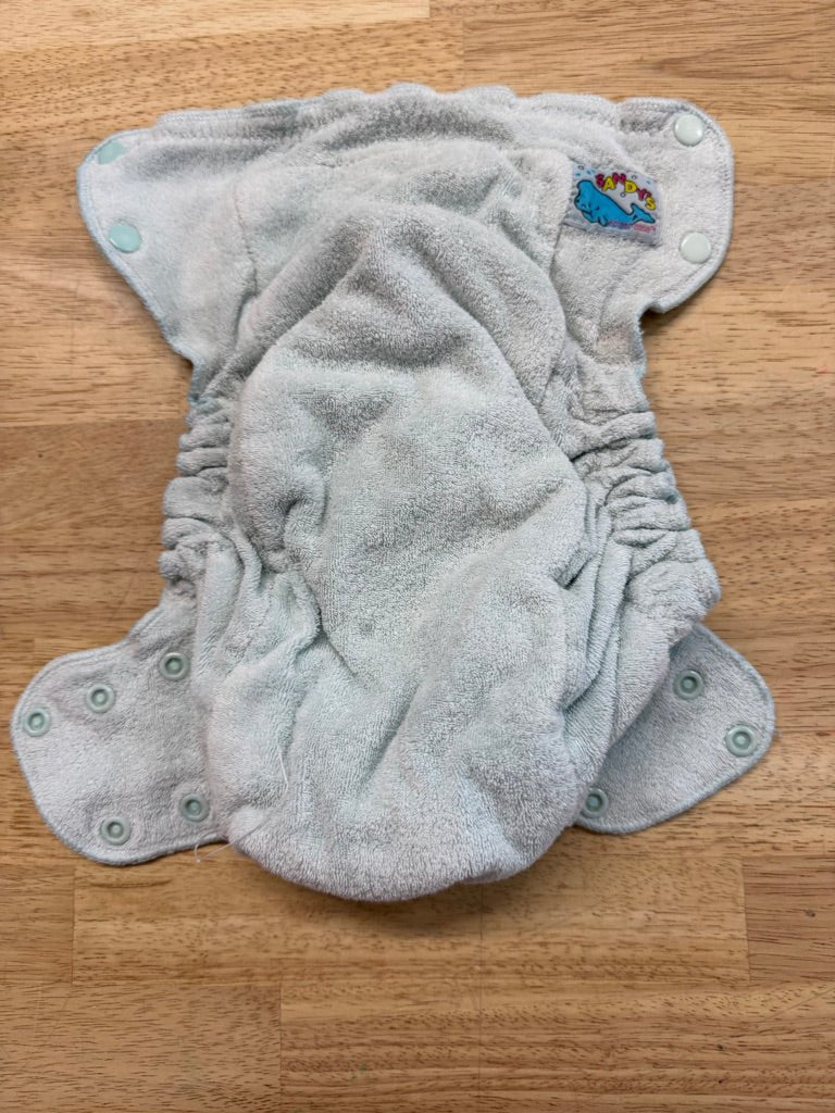 Motherease Sandy Fitted Diaper – One Size | Blue Staining - Nest and Sprout - Consignment