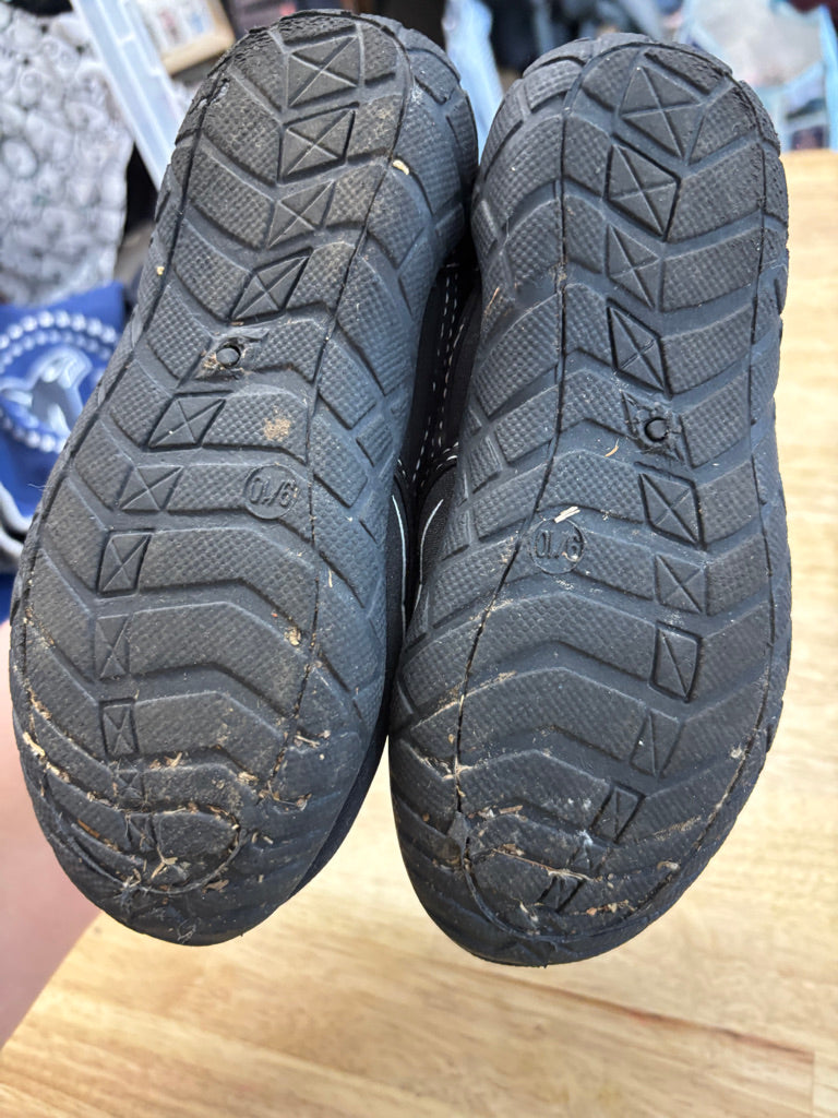 Athletic Works Swim Shoes – 9/10