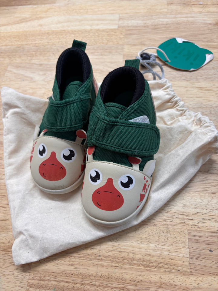 Ikiki Giraffe Shoes – Size 8 Squeaky Shoes