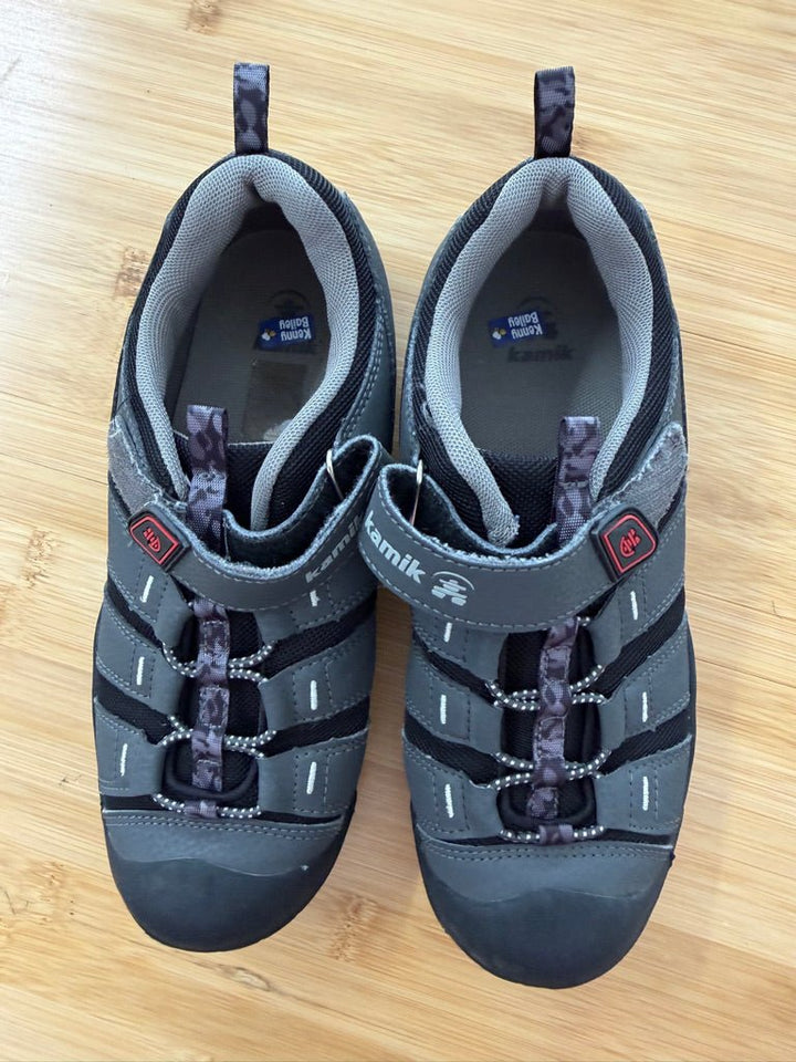 Kamik Velcro Closed-Toe Sandals – Youth 5 - Nest and Sprout-Consignment