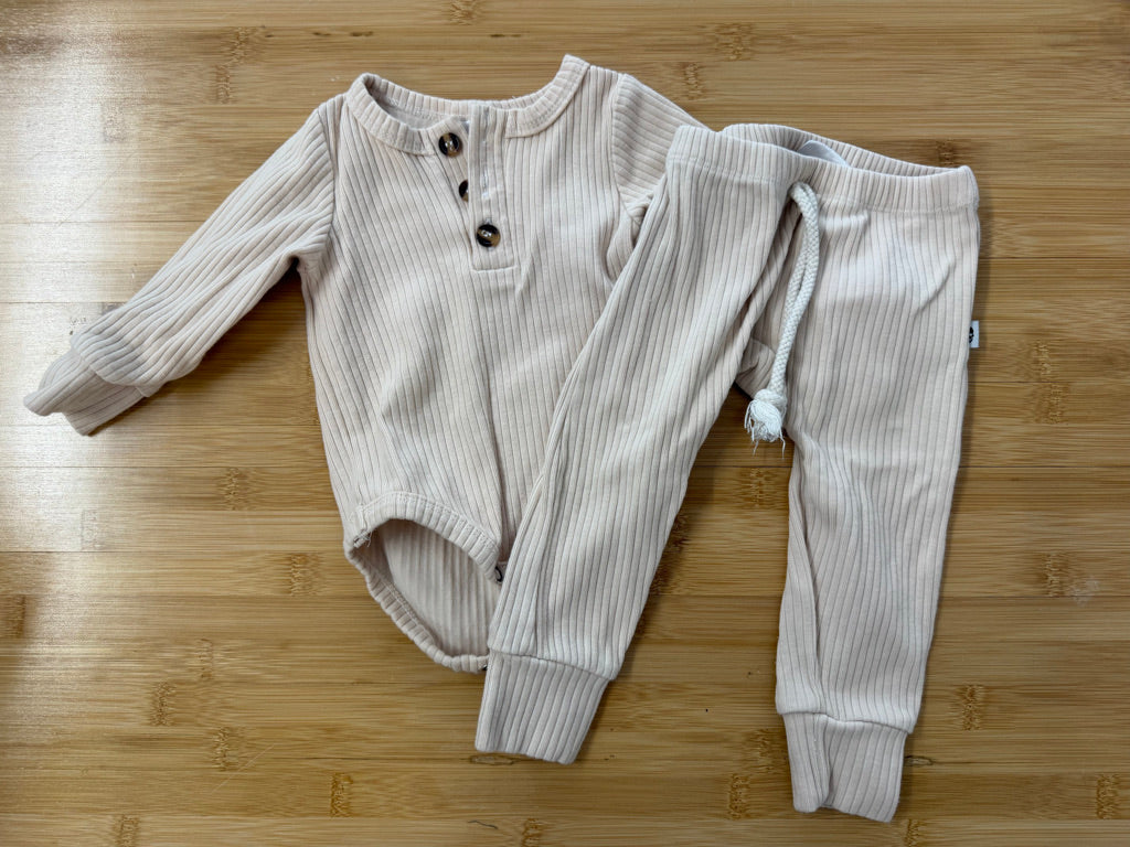 Fellow Human Ribbed Two-Piece Set – 3–6M | Cream Long Sleeve Bodysuit & Leggings