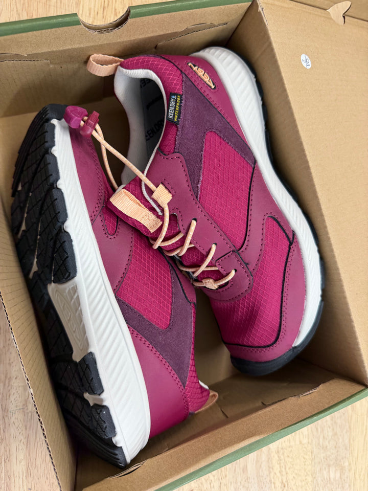 Keen Skua Waterproof Boot – Youth 3 | Beaujolais and Peach Fuzz