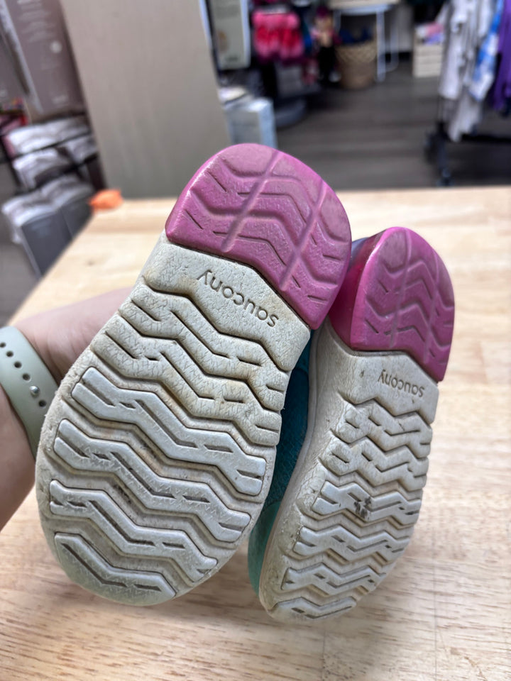 Saucony Size 7.5 Pink & Blue Runners