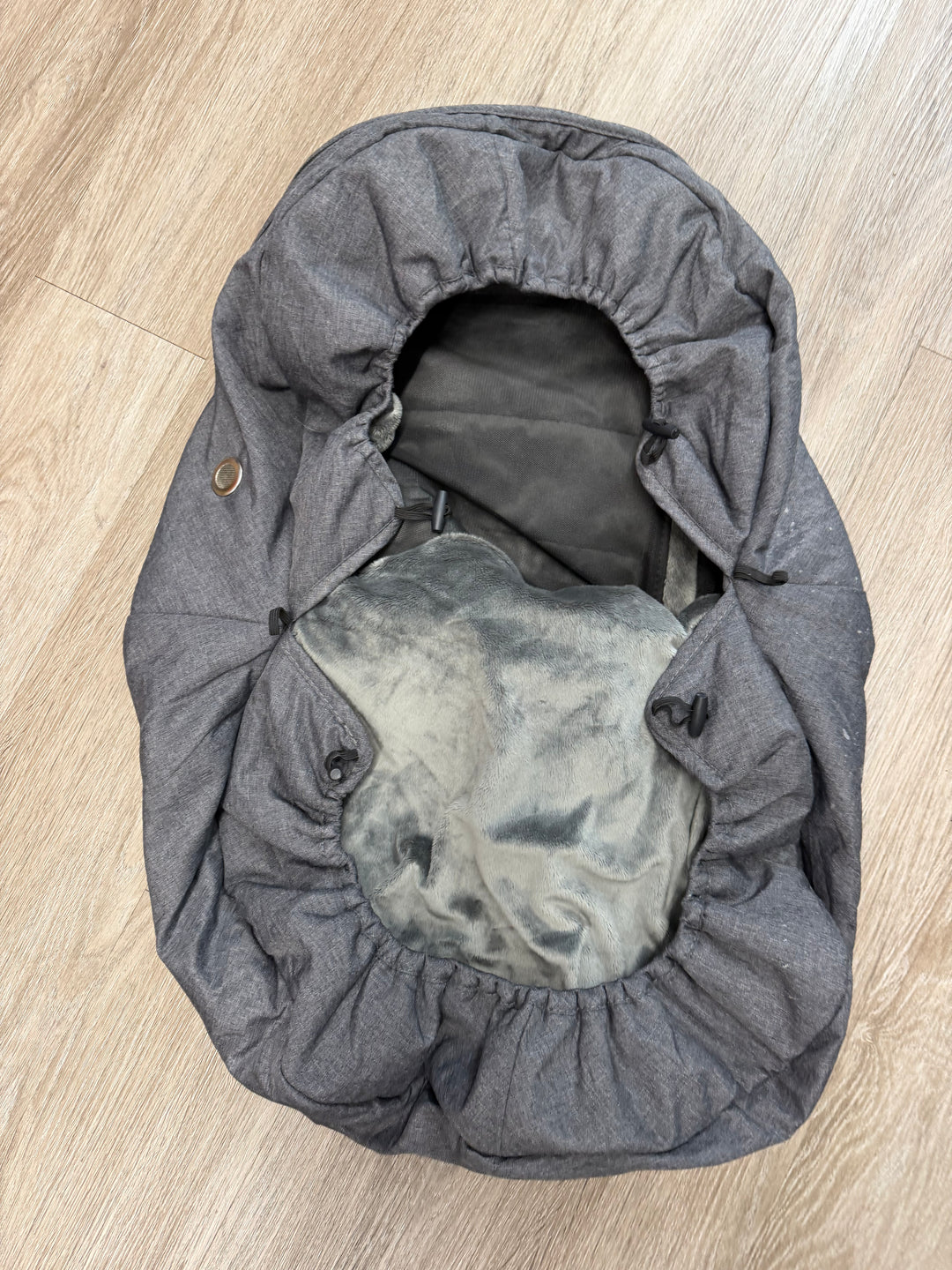 Ivy Wind Carseat Cover – One Size | Mesh Adjustable Opening Excellent
