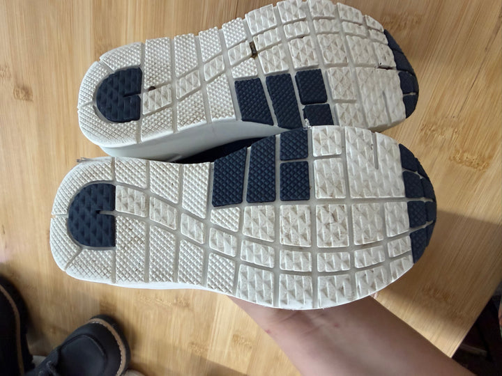 Joe Fresh Navy Runners – 10 | Light to Minimal Wear
