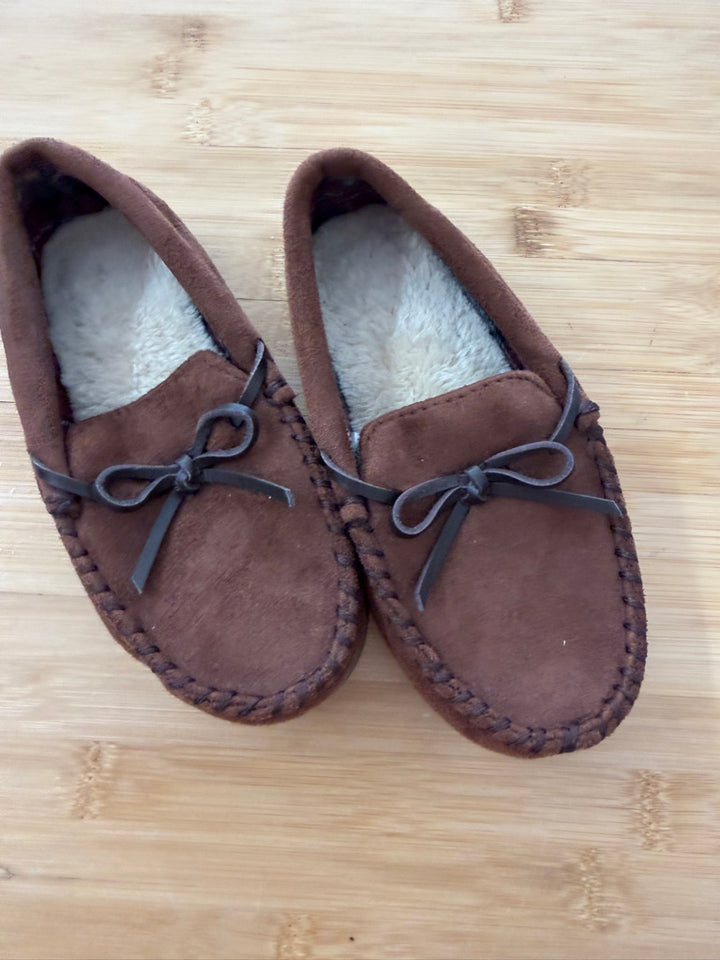 Faux Moccasin Slippers – 12 (EU 30)