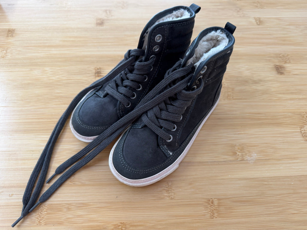 Old Navy High-Top Lace-Up Shoes – 11 (EU 29) | Pink Charcoal Faux Fur Lined