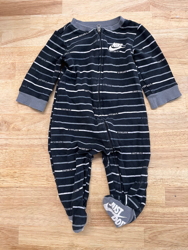 Nike 6M Footed Sleeper – Black