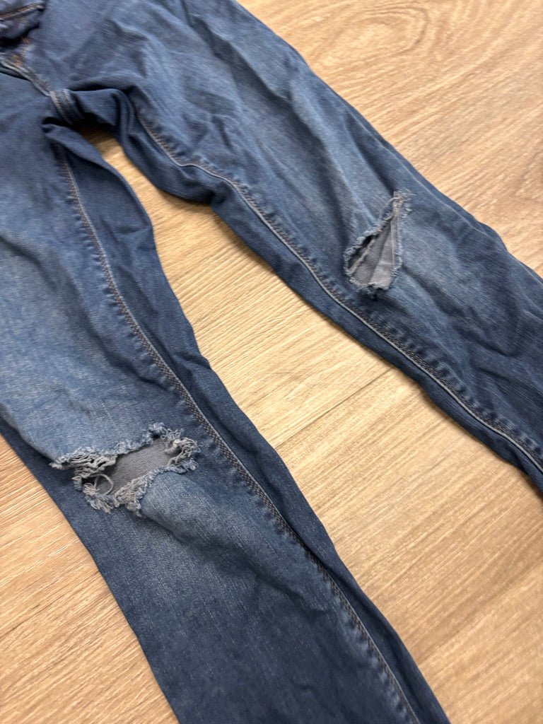Old Navy Maternity Rockstar Super Skinny Jeans – Size 2–6 (Dark Denim) - Nest and Sprout - Consignment