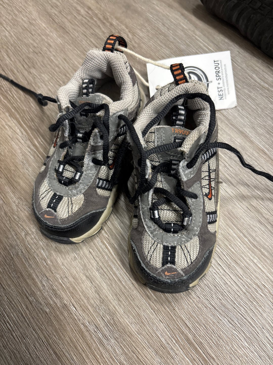 Nike Lace-Up Sneakers (Size 6)