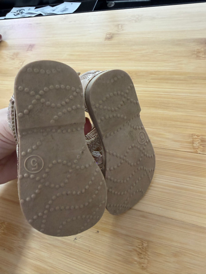 Kelly & Katie Gladiator Sandals – 6 | Rose Gold Sequin Glitter
