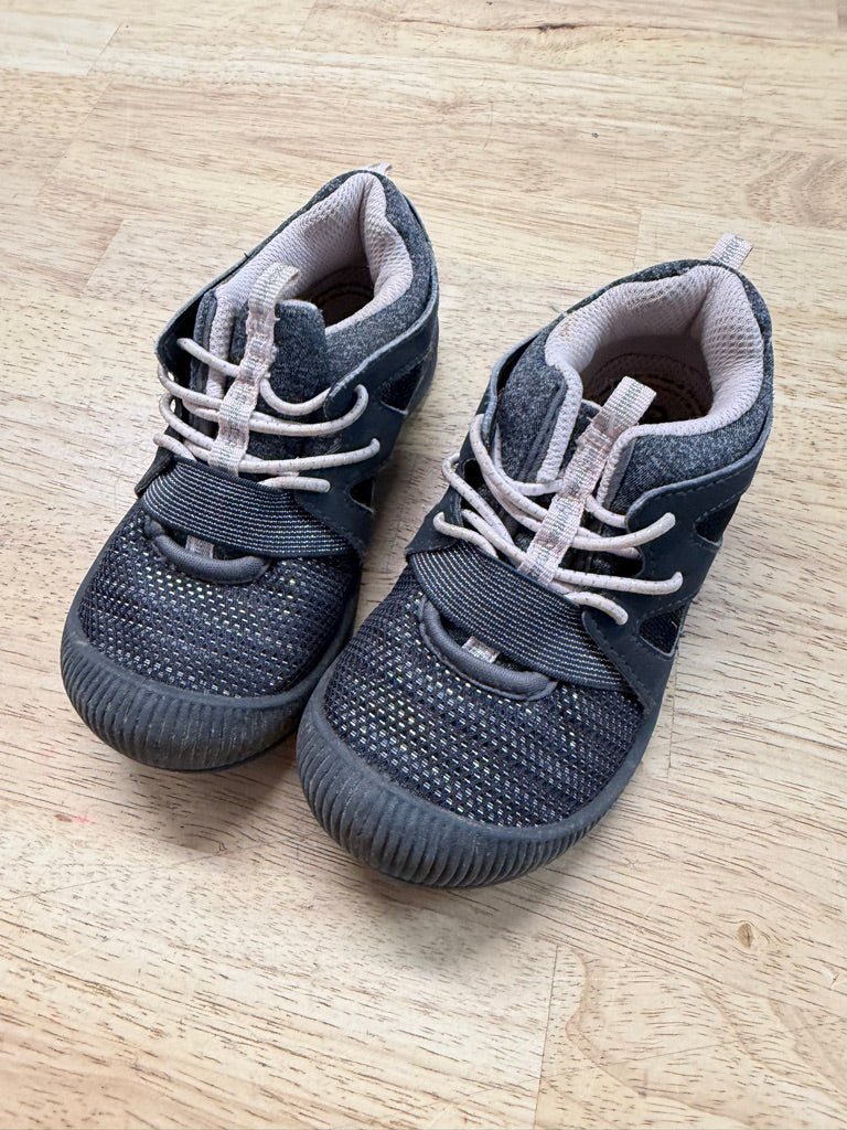 OshKosh Sneakers – 8 | Black Silver & Light Pink | Play - Nest and Sprout - Consignment