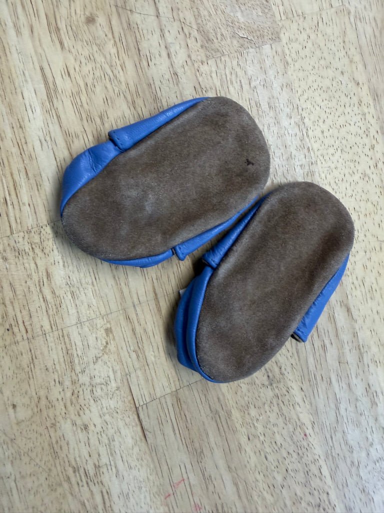 Robeez Gorilla Graphic Slippers Blue | Size 0–6M - Nest and Sprout - Consignment