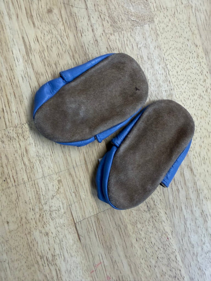 Robeez Gorilla Graphic Slippers Blue | Size 0–6M - Nest and Sprout - Consignment