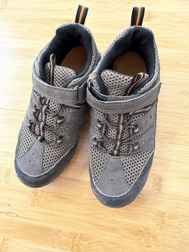 Outdoor Shoe – Youth 2 | Brown | Play - Nest and Sprout-Consignment