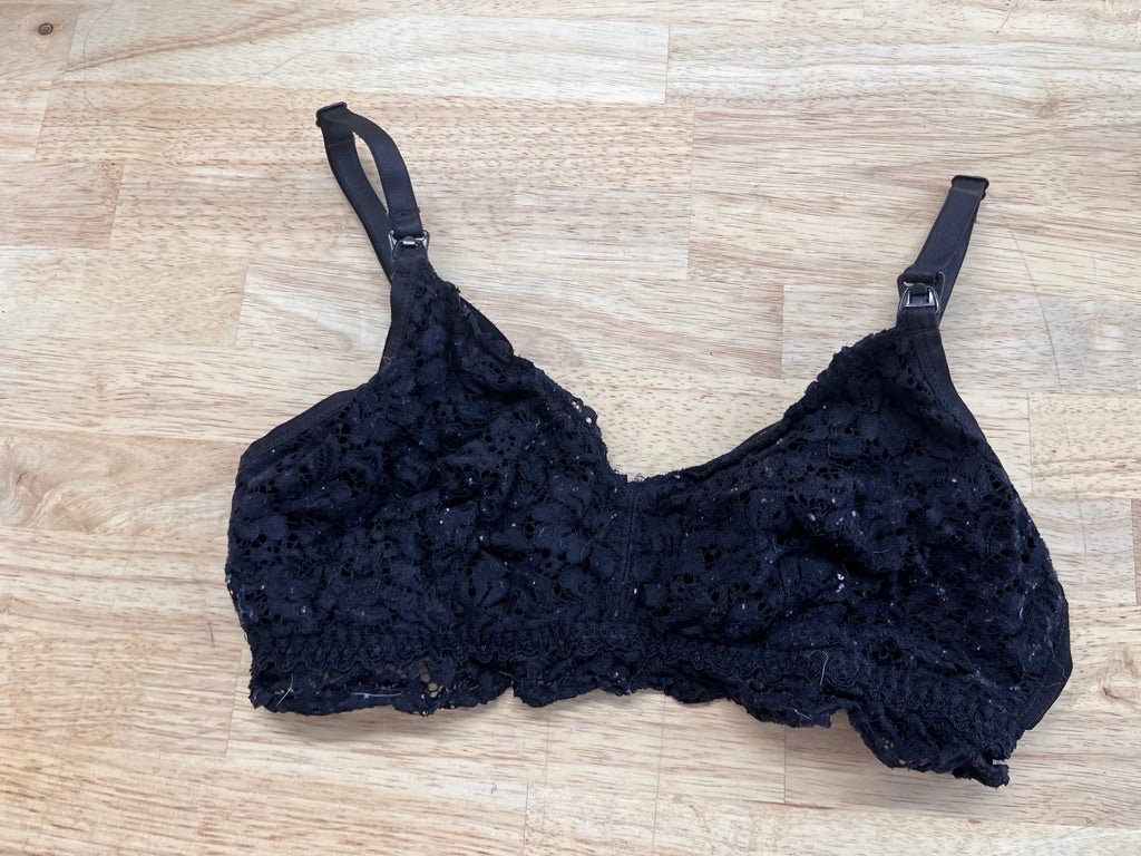 La Vie en Rose Nursing Bra – Medium Black - Nest and Sprout - Consignment
