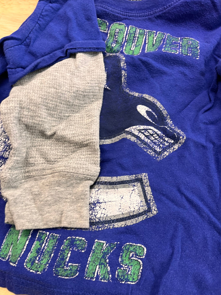 Canucks 18–24M Long Sleeve T-Shirt play condition