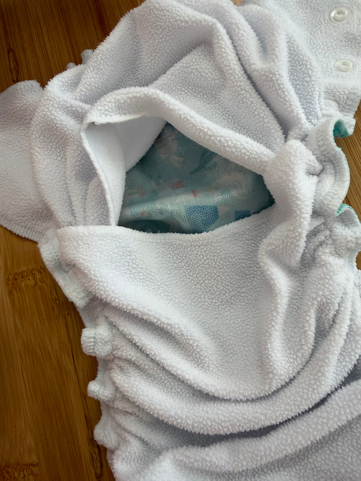 AppleCheeks Pocket Diaper – One Size | Light Blue Llama Print