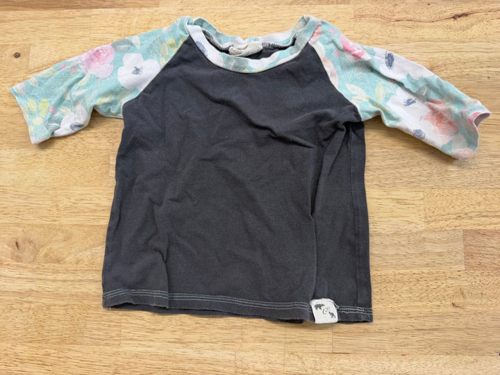 Bear + Roo Floral Sleeve Top – 2T | Charcoal Body - Nest and Sprout-Consignment