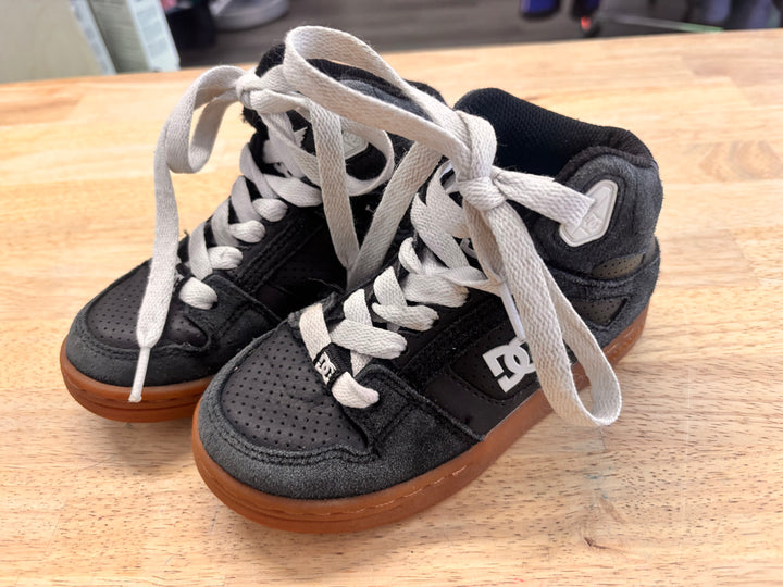 DC High-Top Shoes – 12